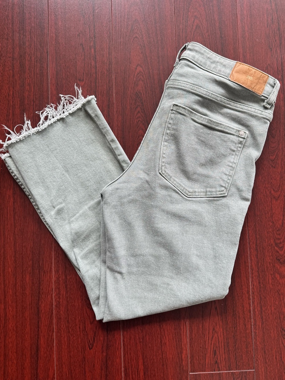 Zara Women's Light Gray Frayed-Hem Ankle Jeans